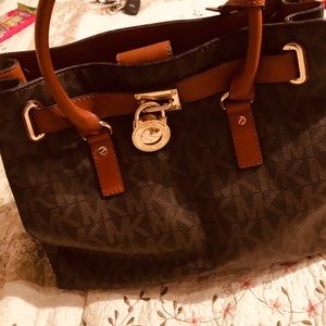 Michael Kors purse expeditionCondition $100